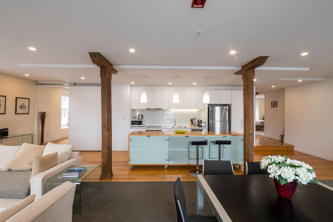 Sullivans Cove Apartments Гобарт Екстер'єр фото A modern apartment in the former warehouse