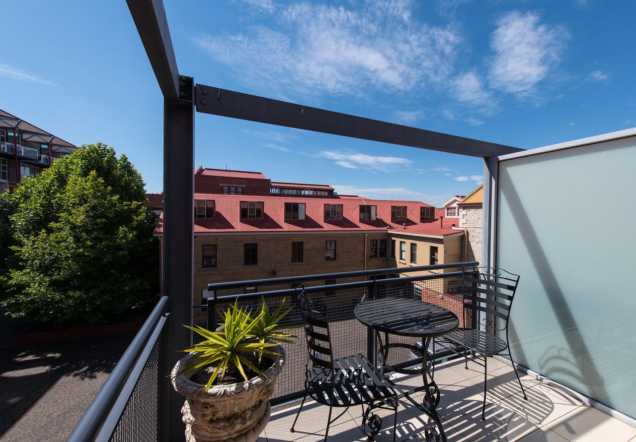 Sullivans Cove Apartments Гобарт Екстер'єр фото A balcony in Stockholm, Sweden